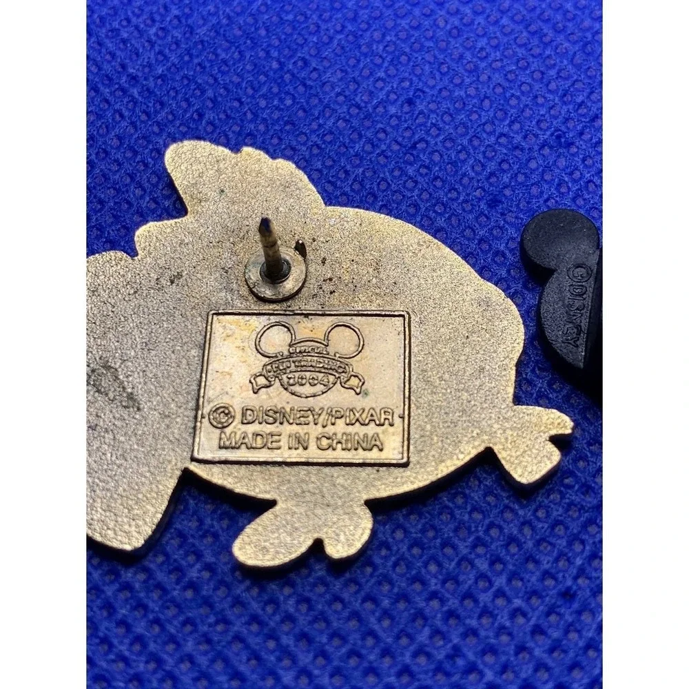 2004 Finding Nemo Disney pin Pixar Open Edition Vintage Large